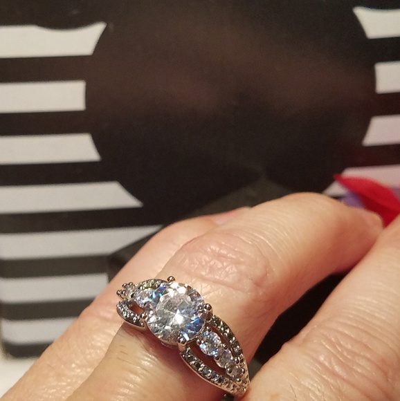 💎Beautiful Round Cut CZ RING - Picture 3 of 7